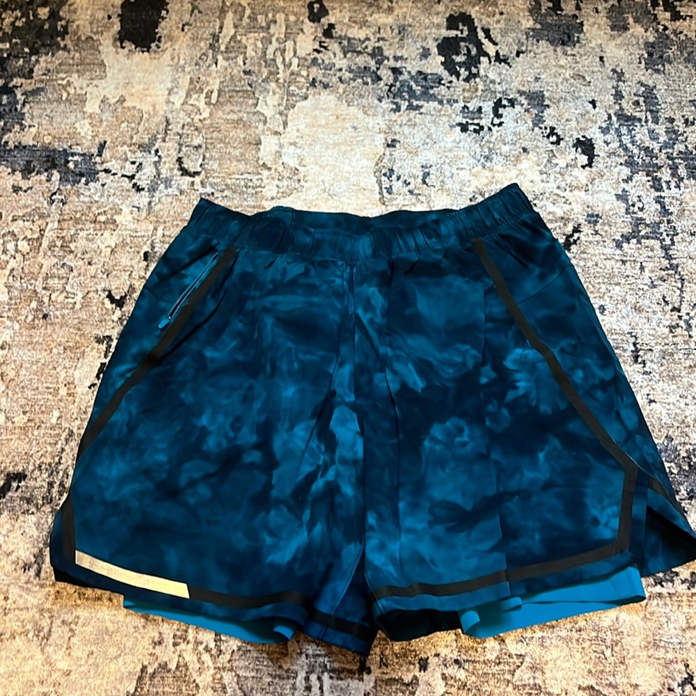Men’s Lululemon running shorts - M